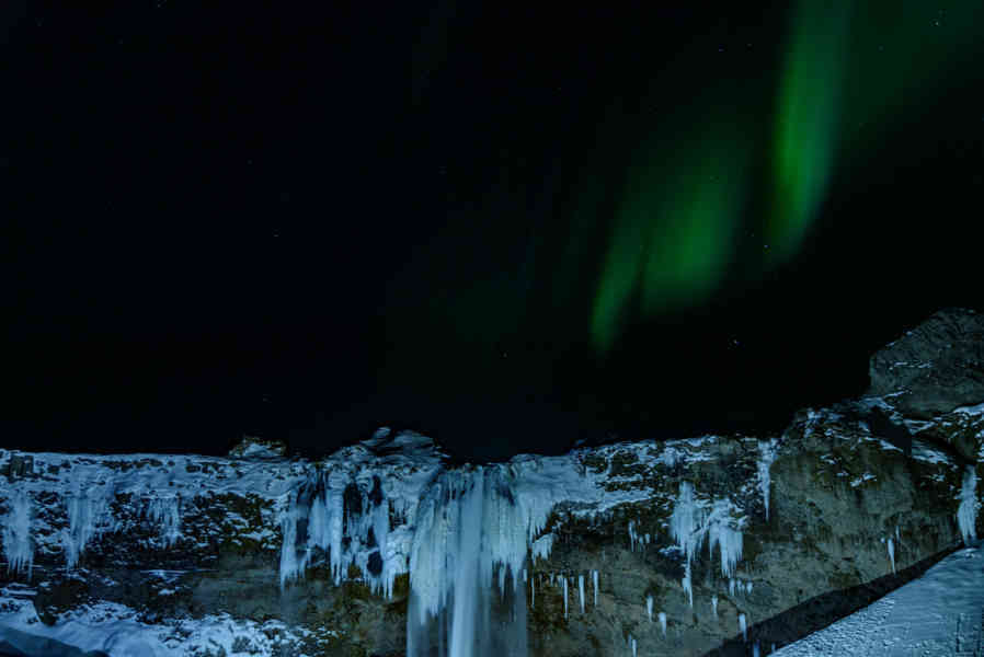 Islandia 095 - Aurora Boreal - catarata de Seljalandsfoss.jpg